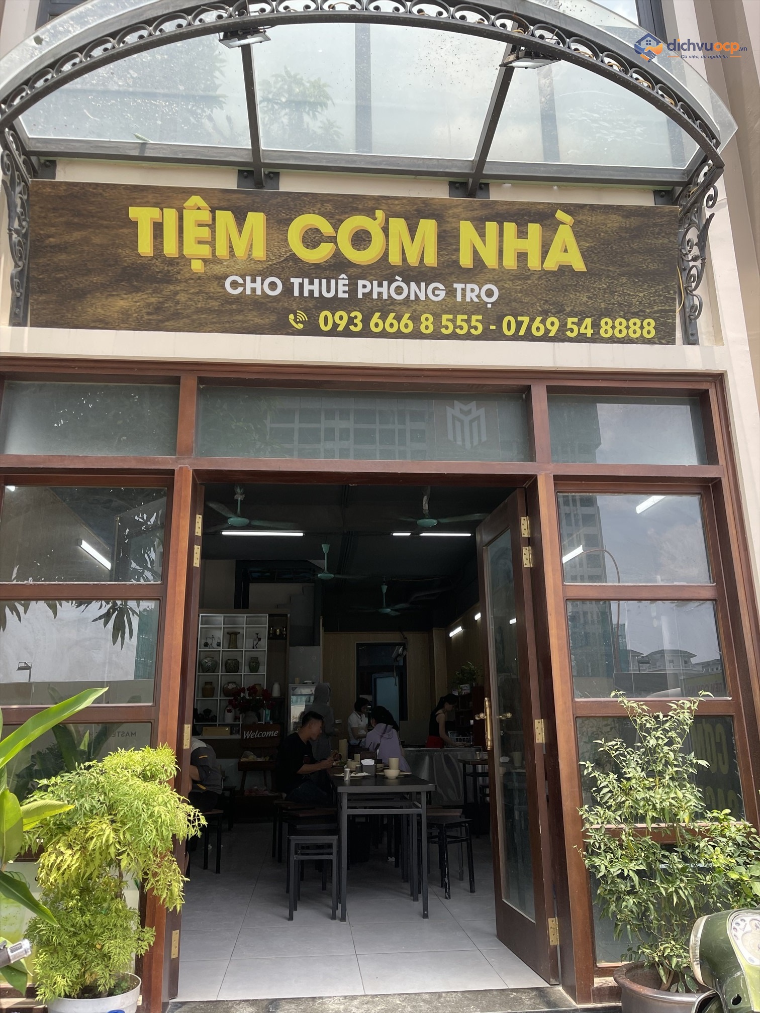 Tiệm cơm nhà