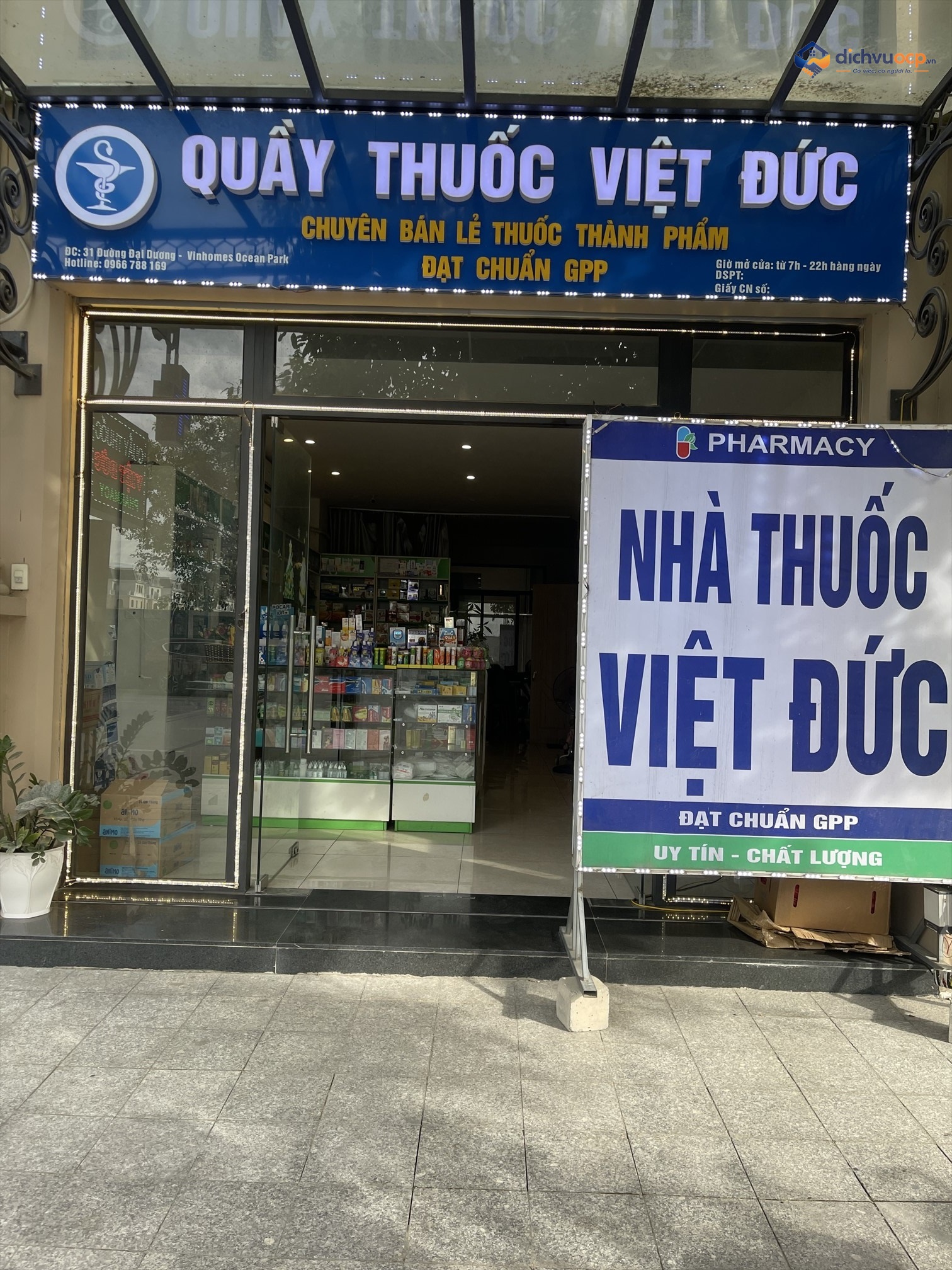Quầy thuốc Việt Đức